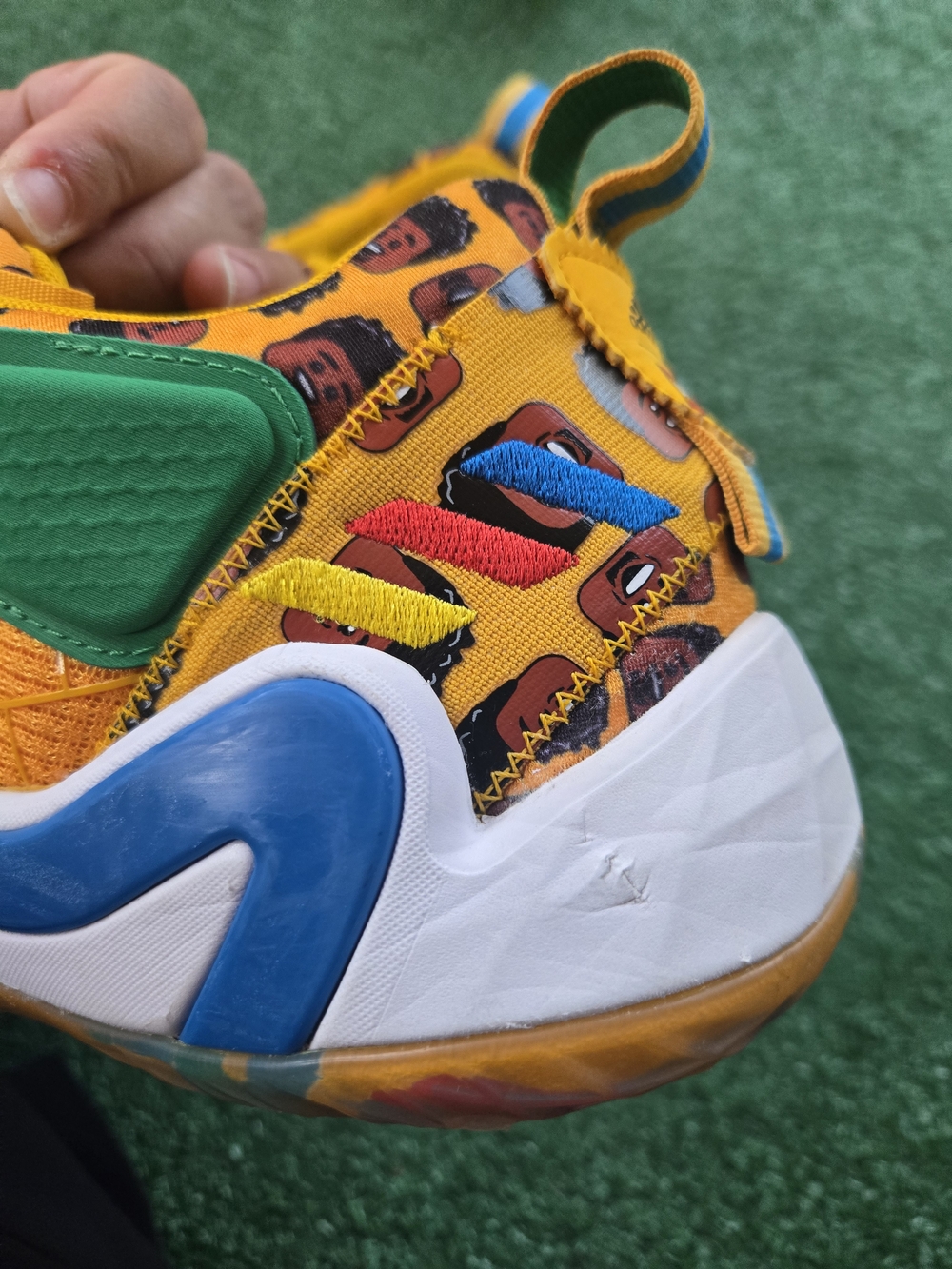 Adidas D.O.N. Issue #3 "Minifig - Picture 14 of 16